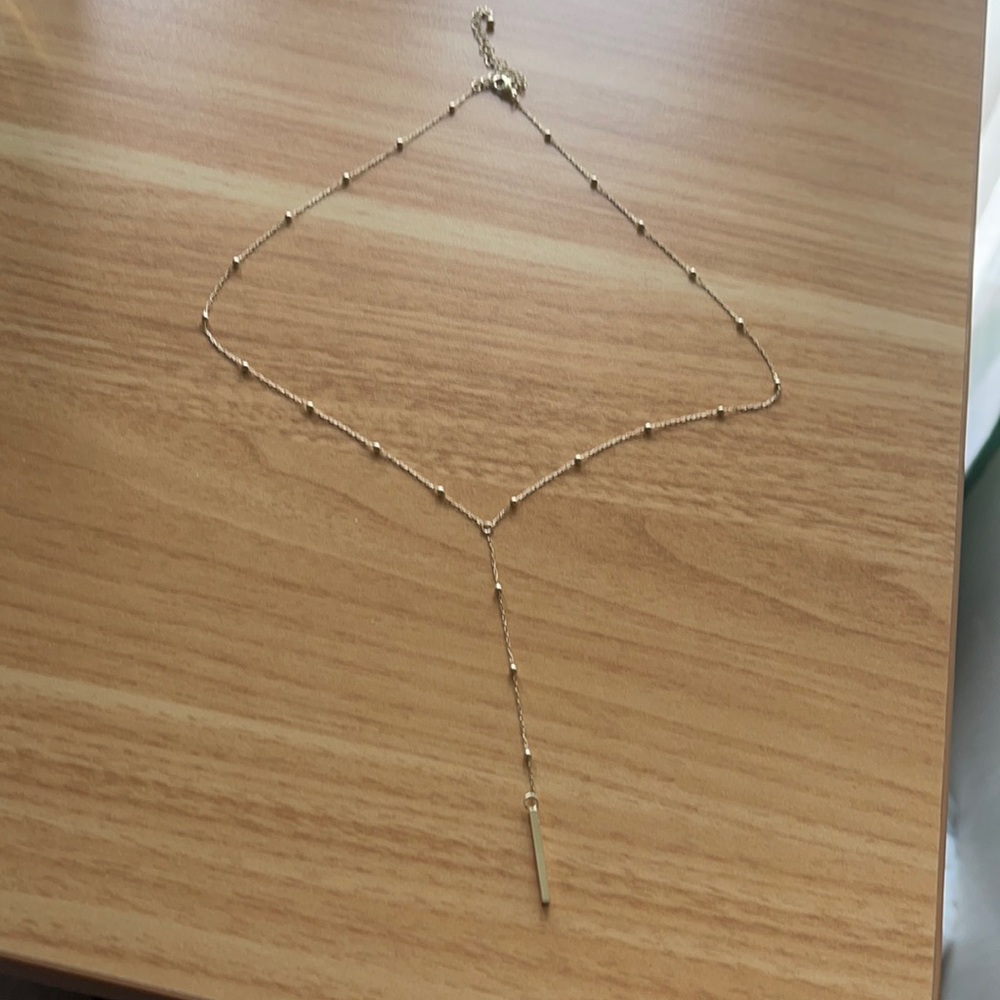 Hanging pendant necklace